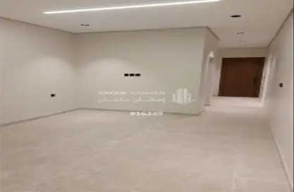 Apartment - 6 Bedrooms - 3 Bathrooms for sale in Al Hamra - Al Khubar - Eastern