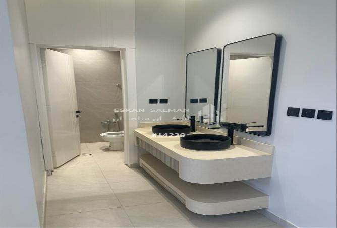 253005 - Property Image 3