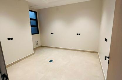 طابق كامل - 3 غرف نوم - 3 حمامات للبيع في قرطبة - الرياض - الرياض