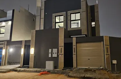 Apartment - 3 Bedrooms - 2 Bathrooms for sale in Al Munisiyah - Riyadh - Ar Riyadh
