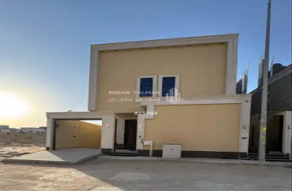 Full Floor - 6 Bedrooms - 5 Bathrooms for sale in Al Janadriyah - Riyadh - Ar Riyadh