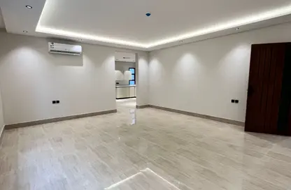 Apartment - 3 Bedrooms - 2 Bathrooms for rent in Al Munisiyah - Riyadh - Ar Riyadh