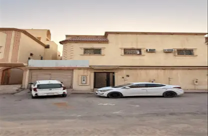 Villa - 4 Bedrooms - 4 Bathrooms for sale in West Al Uraija - Riyadh - Ar Riyadh