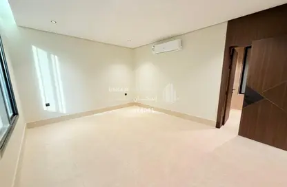 Apartment - 5 Bedrooms - 4 Bathrooms for sale in Al Hamra - Al Khubar - Eastern