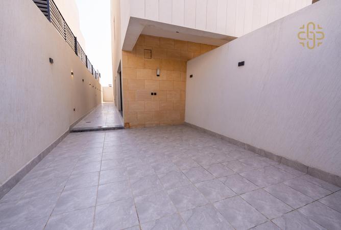 258302 - Property Image 2