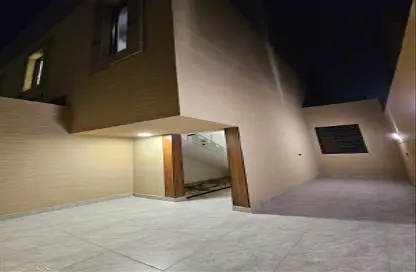 Full Floor - 5 Bedrooms - 6 Bathrooms for sale in Al Munisiyah - Riyadh - Ar Riyadh