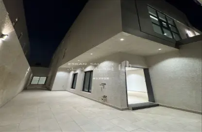 Full Floor - 6 Bedrooms - 4 Bathrooms for sale in Al Janadriyah - Riyadh - Ar Riyadh