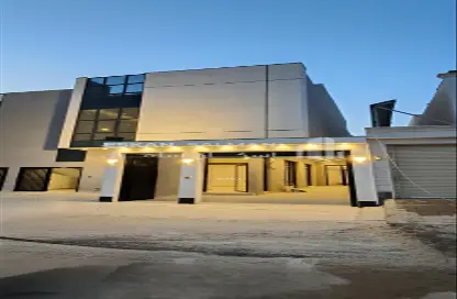 Full Floor - 5 Bedrooms - 4 Bathrooms for sale in Al Janadriyah - Riyadh - Ar Riyadh