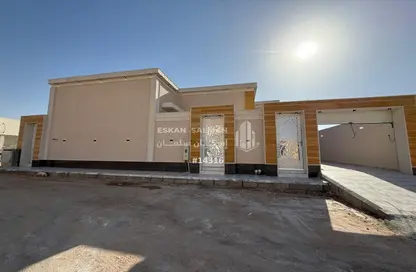 Full Floor - 6 Bedrooms - 4 Bathrooms for sale in Al Muruj - Hafar Al Batin - Eastern