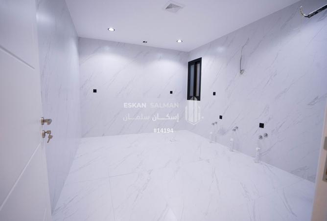 252958 - Property Image 3