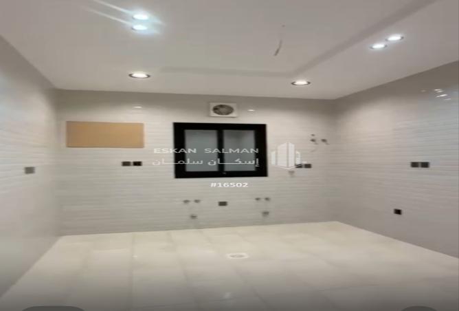 256443 - Property Image 2