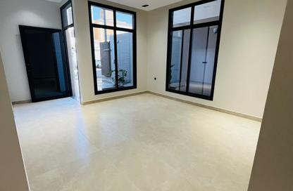طابق كامل - 3 غرف نوم - 3 حمامات للبيع في قرطبة - الرياض - الرياض