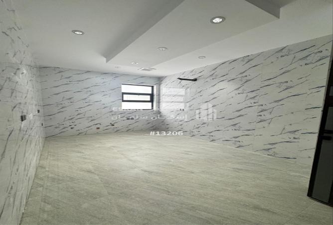 252050 - Property Image 3