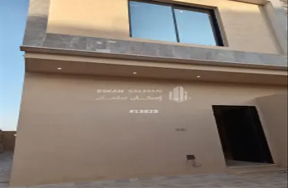 Full Floor - 5 Bedrooms - 3 Bathrooms for sale in West Al Uraija - Riyadh - Ar Riyadh
