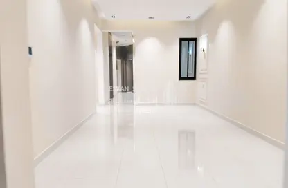 طابق كامل - 6 غرف نوم - 4 حمامات للبيع في المعارض - خميس مشيط - عسير