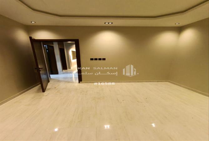 256573 - Property Image 2