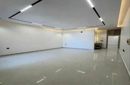 Full Floor - 4 Bedrooms - 4 Bathrooms for sale in Al Munisiyah - Riyadh - Ar Riyadh