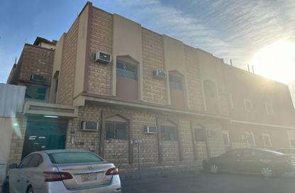 عمارة بالكامل - استوديو - 8 حمامات للايجار في أم الحمام الشرقي - الرياض - الرياض