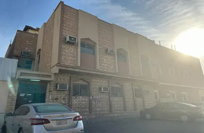 عمارة بالكامل - استوديو - 8 حمامات للايجار في أم الحمام الشرقي - الرياض - الرياض
