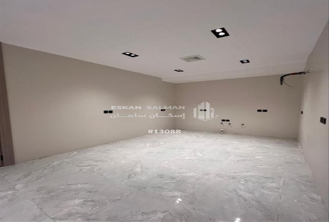 252069 - Property Image 2