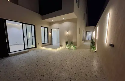 Full Floor - 4 Bedrooms - 3 Bathrooms for sale in Al Janadriyah - Riyadh - Ar Riyadh
