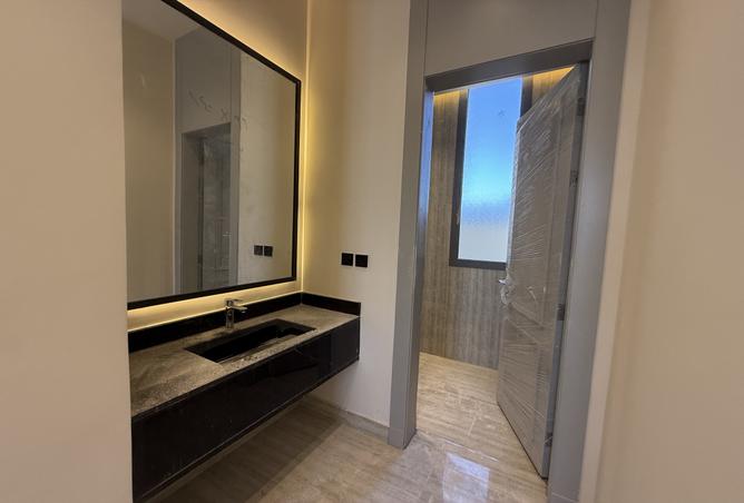 258033 - Property Image 3