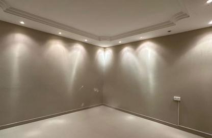 Apartment - 4 Bedrooms - 2 Bathrooms for rent in Qurtubah - Riyadh - Ar Riyadh