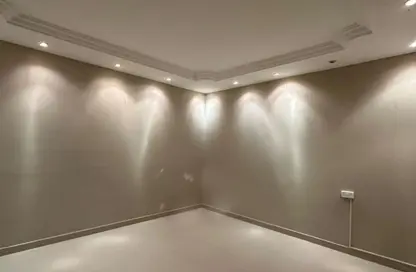 Apartment - 4 Bedrooms - 2 Bathrooms for rent in Qurtubah - Riyadh - Ar Riyadh