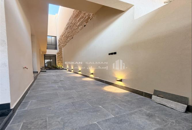 256769 - Property Image 2