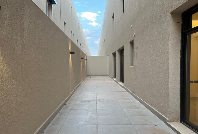 258076 - Property Image 3