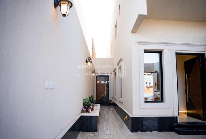 253551 - Property Image 2