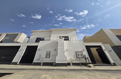 Full Floor - 5 Bedrooms - 3 Bathrooms for sale in Al Saadah - Riyadh - Ar Riyadh