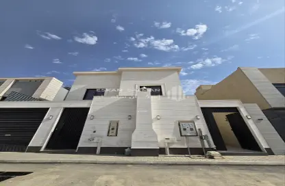 طابق كامل - 5 غرف نوم - 3 حمامات للبيع في السعادة - الرياض - الرياض