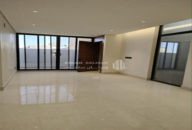 252593 - Property Image 3