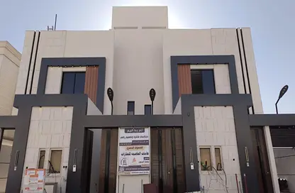 Full Floor - 5 Bedrooms - 3 Bathrooms for sale in Al Bayan - Riyadh - Ar Riyadh