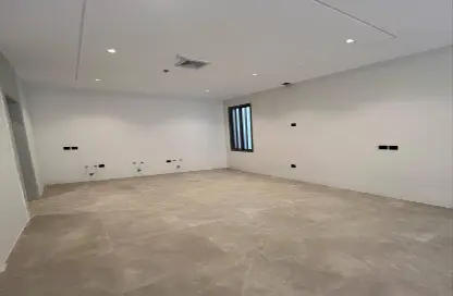 Apartment - 3 Bedrooms - 3 Bathrooms for sale in Al Munisiyah - Riyadh - Ar Riyadh