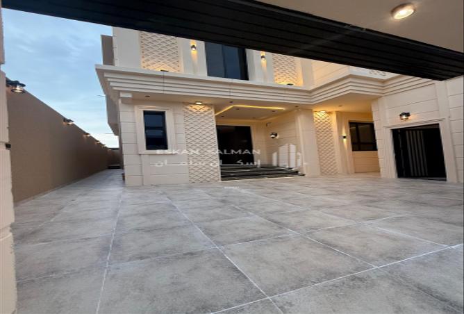 255717 - Property Image 2