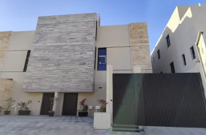 طابق كامل - 3 غرف نوم - 4 حمامات للبيع في قرطبة - الرياض - الرياض