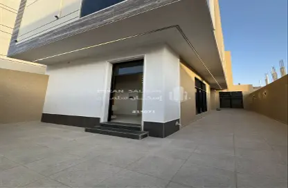 Apartment - 7+ Bedrooms - 5 Bathrooms for sale in Al Janadriyah - Riyadh - Ar Riyadh