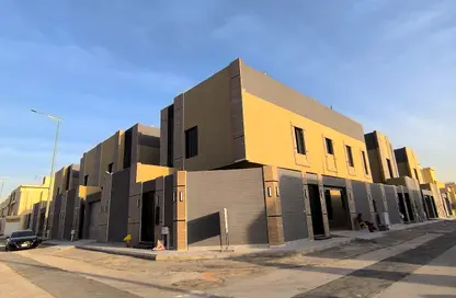 Full Floor - 5 Bedrooms - 4 Bathrooms for sale in Al Munisiyah - Riyadh - Ar Riyadh