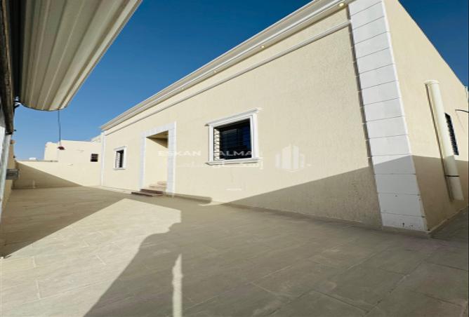 251074 - Property Image 3