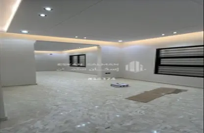طابق كامل - 5 غرف نوم - 4 حمامات للبيع في عكاظ - الرياض - الرياض