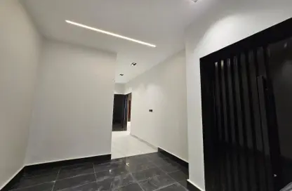 Apartment - 5 Bedrooms - 3 Bathrooms for sale in Al Janadriyah - Riyadh - Ar Riyadh