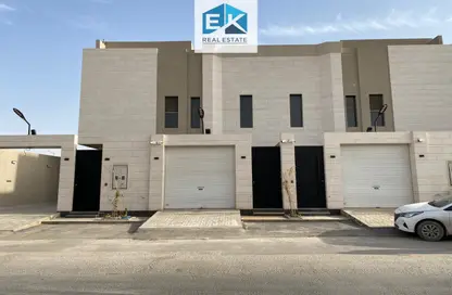فيلا - 4 غرف نوم - 4 حمامات للبيع في الرمال - الرياض - الرياض
