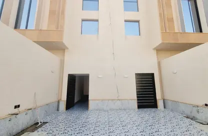 طابق كامل - 3 غرف نوم - 5 حمامات للبيع في الرمال - الرياض - الرياض