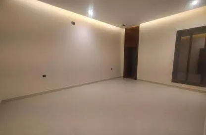 طابق كامل - 5 غرف نوم للبيع في القادسية - الرياض - الرياض