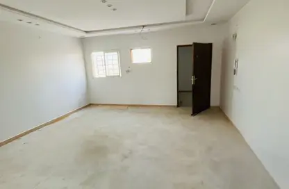 Apartment - 4 Bedrooms - 2 Bathrooms for rent in Al Munisiyah - Riyadh - Ar Riyadh