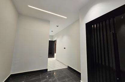 Apartment - 5 Bedrooms - 3 Bathrooms for sale in Al Janadriyah - Riyadh - Ar Riyadh