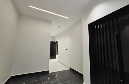 Apartment - 5 Bedrooms - 3 Bathrooms for sale in Al Janadriyah - Riyadh - Ar Riyadh