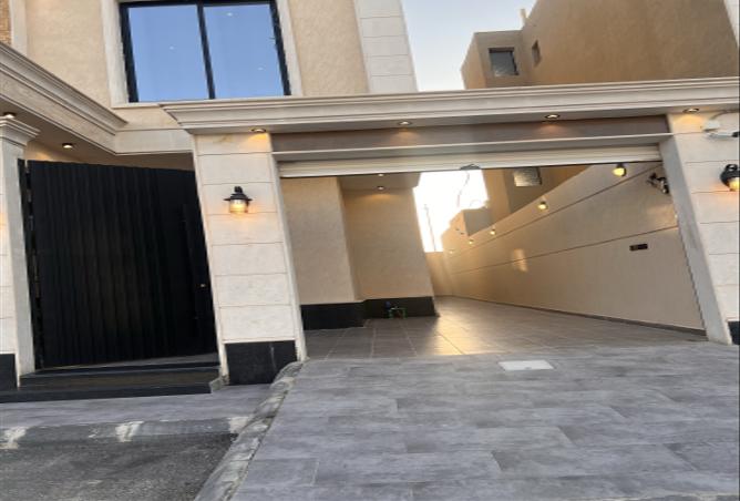 256451 - Property Image 2
